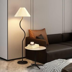 آباژور ایستاده کنار مبلی مدرن و شیک